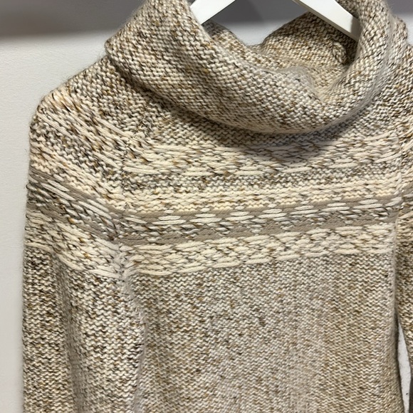 Gap wool turtleneck sweater. - Picture 2 of 5